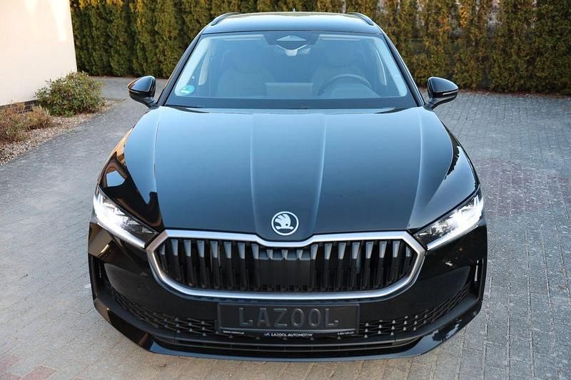 Gebraucht Skoda Superb Essence 150 PS (110 kW) 2025 Schwarz Kombi