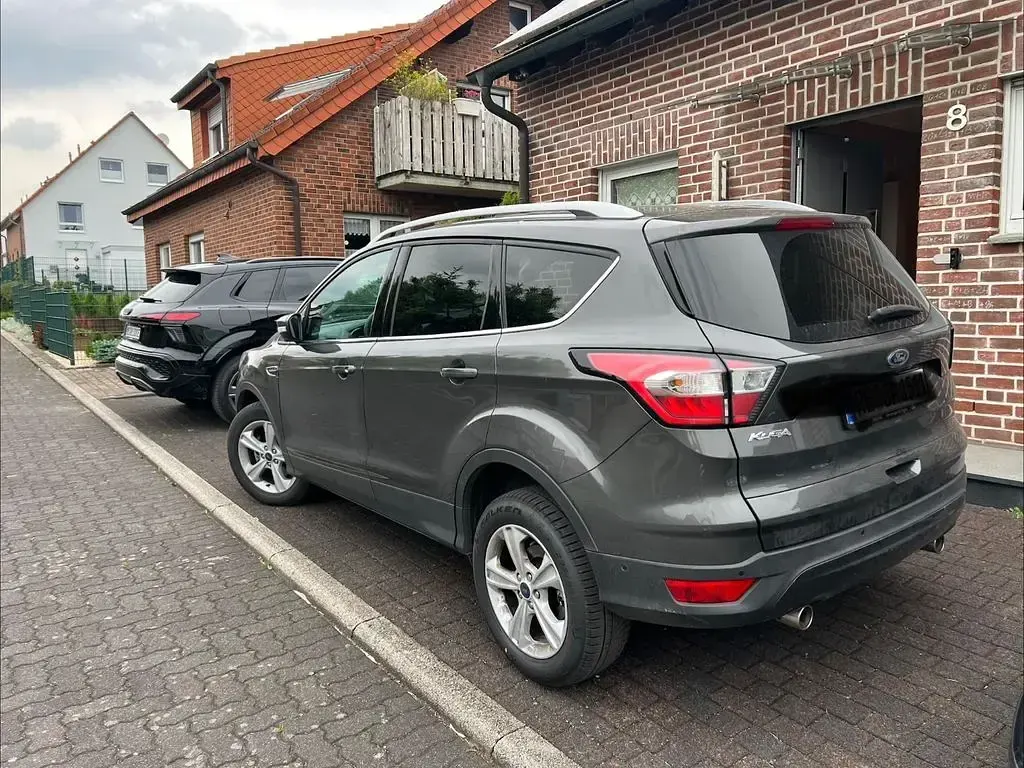 Usado Ford Kuga Trend 120 HP (88 kW) 2019 Cinzento SUV