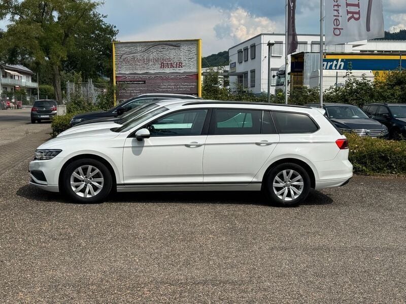 Gebraucht VW Passat 150 PS (110 kW) 2021 Weiß Kombi