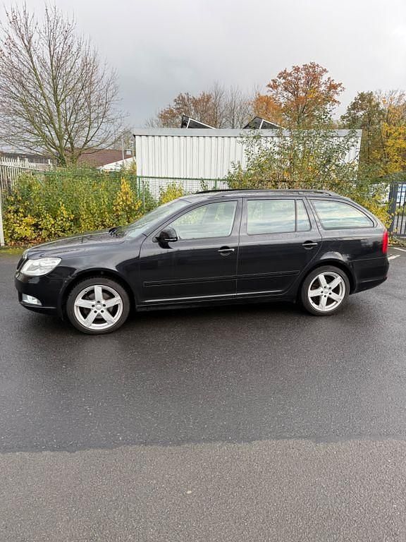 Schwarz Gebraucht 2009 Skoda Octavia Ambiente Kombi | 1.750 € (Superpreis) - Bild 1/4