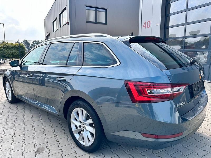 Gebraucht Skoda Superb Style 150 PS (110 kW) 2019 Grau Kombi