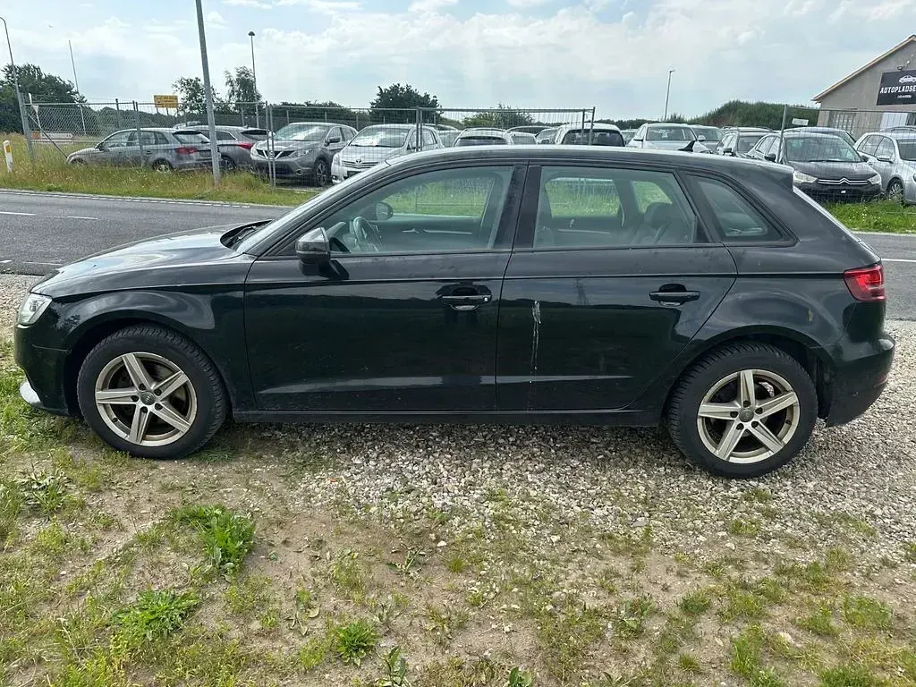 Gebraucht Audi A3 Basis 110 PS (80 kW) 2016 Schwarz Limousine