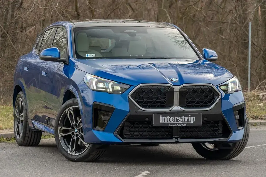 Gebraucht BMW X2 M Sport 163 PS (119 kW) 2026 Blau SUV