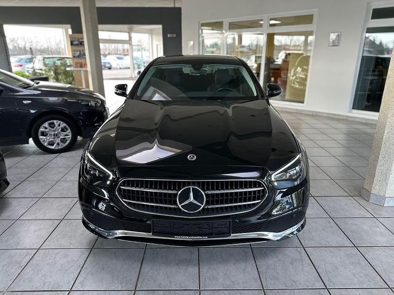 Gebraucht Mercedes E220 194 PS (142 kW) 2021 Schwarz Limousine