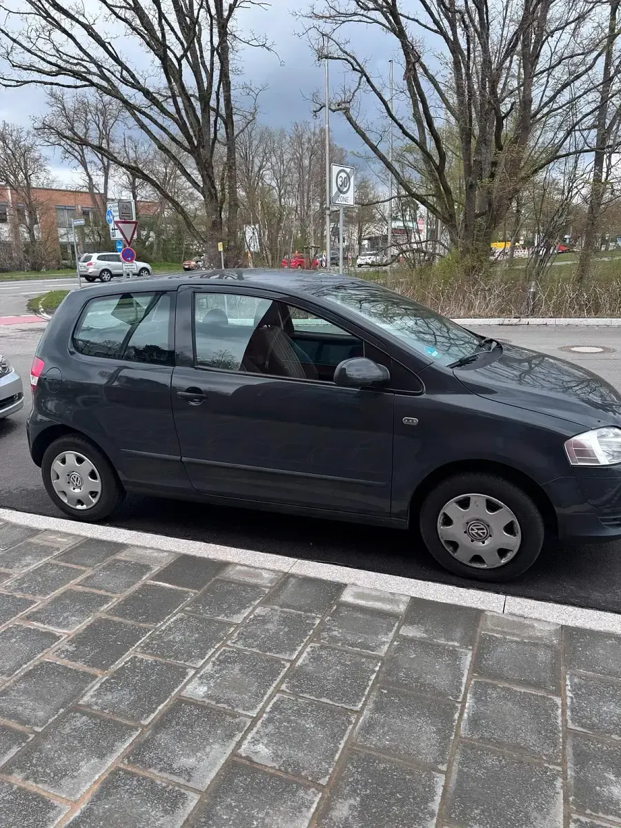 Gebraucht VW Fox 54 PS (39 kW) 2005 Grau Kleinwagen
