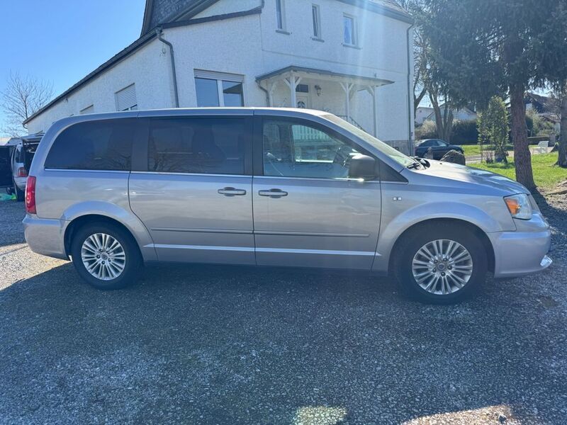 Gebraucht Lancia Voyager Silver 177 PS (130 kW) 2014 Silber Van / Kleinbus