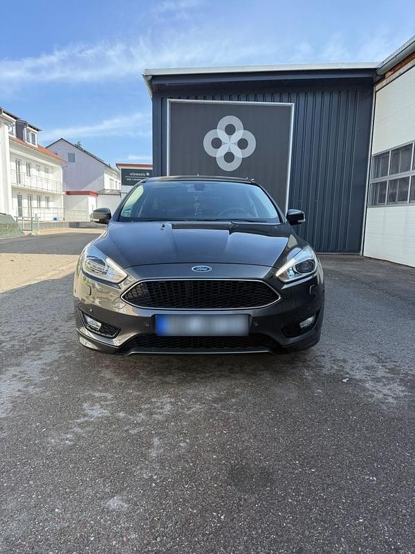 Gebraucht Ford Focus ST-Line 150 PS (110 kW) 2015 Grau Limousine
