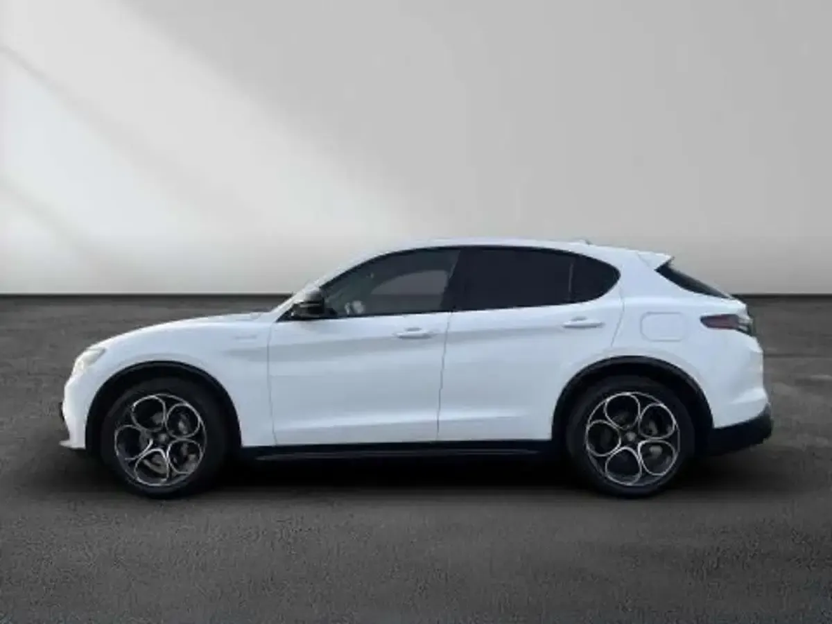 Gebraucht Alfa Romeo Stelvio Veloce 209 PS (153 kW) 2023 Weiß SUV