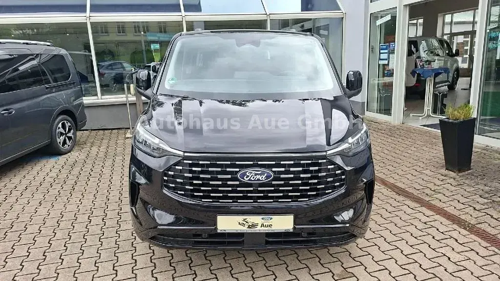 Gebraucht Ford Tourneo Titanium 170 PS (125 kW) 2025 Schwarz Van / Kleinbus