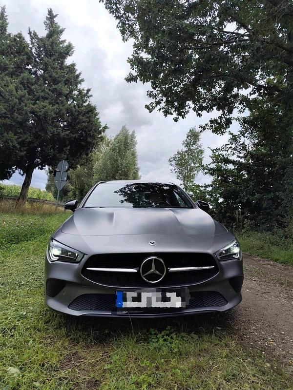 Grau Gebraucht 2020 Mercedes E250 Coupé | 27.500 € (Teuer) - Bild 1/4
