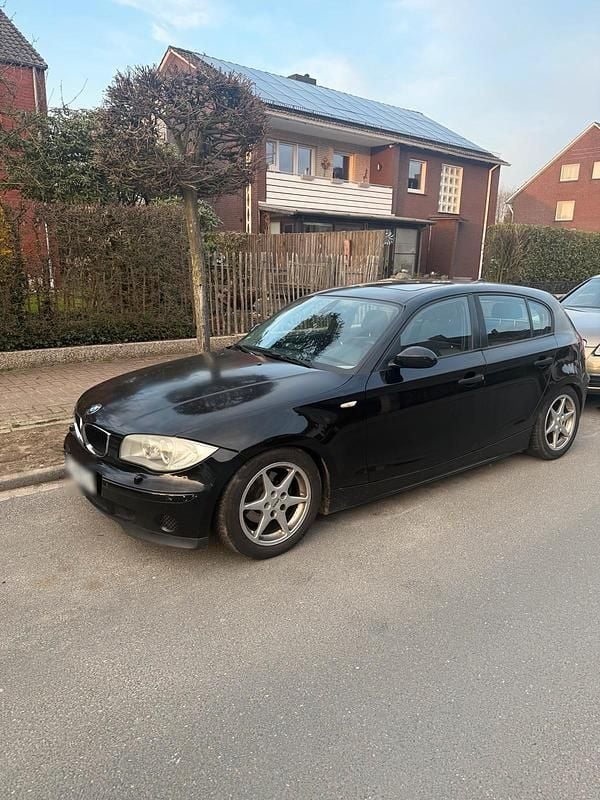 Gebraucht BMW 118 122 PS (89 kW) 2004 Schwarz Kleinwagen