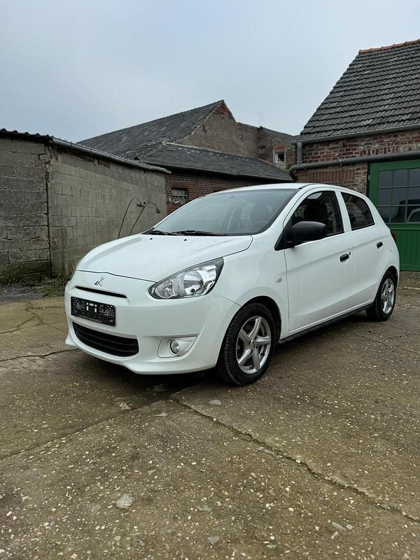 Gebraucht Mitsubishi Space Star Top 70 PS (51 kW) 2015 Weiß Kleinwagen