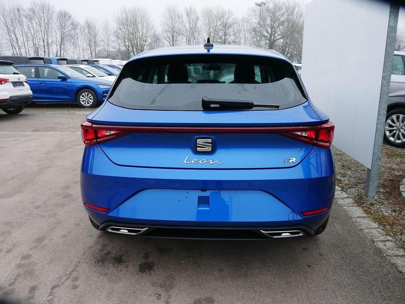 Neu Seat Leon FR 150 PS (110 kW) 2026 Saphir blau metallic Limousine