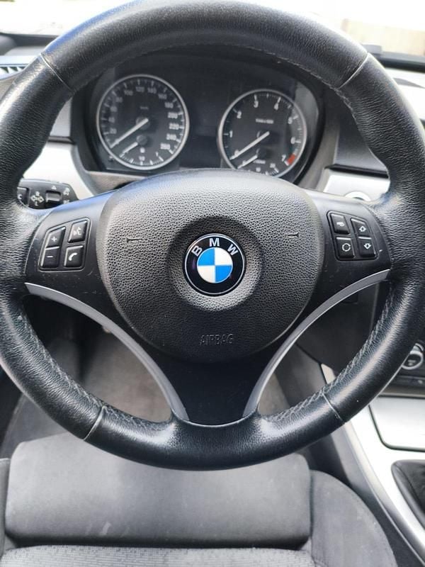 Second-hand BMW 318 143 CP (105 kW) 2008 Negru Break