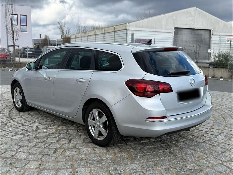 Gebraucht Opel Astra 131 PS (96 kW) 2014 Silber Kombi