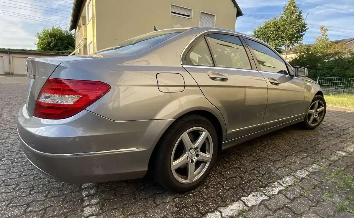 Gebraucht Mercedes C200 Avantgarde 184 PS (135 kW) 2012 Limousine