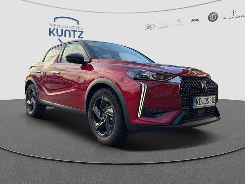 Rot met. Gebraucht 2023 DS Automobiles DS3 Crossback E-Tense SUV | 24.699 € (Superpreis) - Bild 1/4
