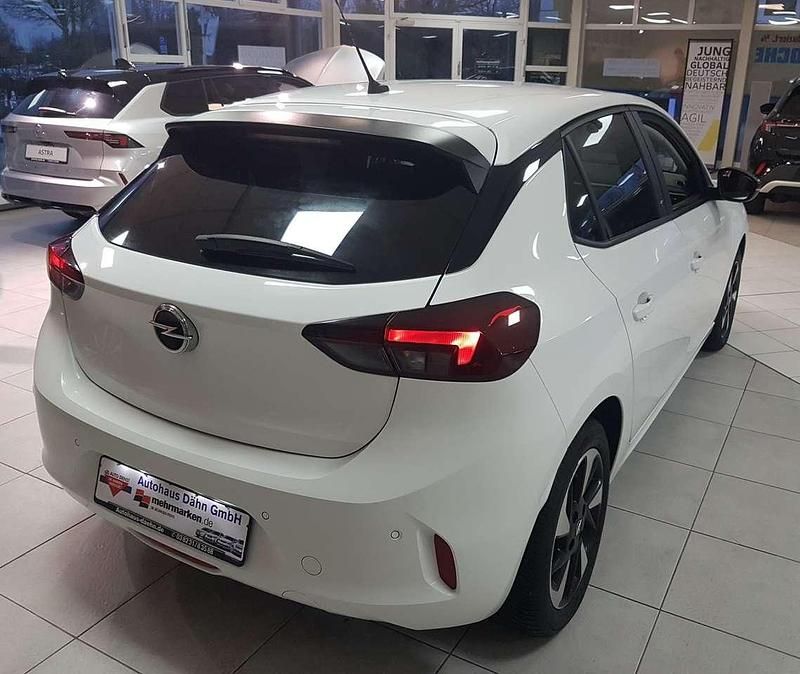 Gebraucht Opel Corsa-e Edition 100 kW (136 PS) 2021 Jade weiss/arktis weiss Kleinwagen