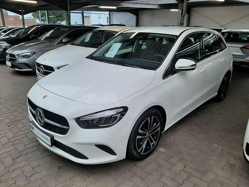 Gebraucht Mercedes B180 Advanced 136 PS (100 kW) 2025 Weiß Kleinwagen