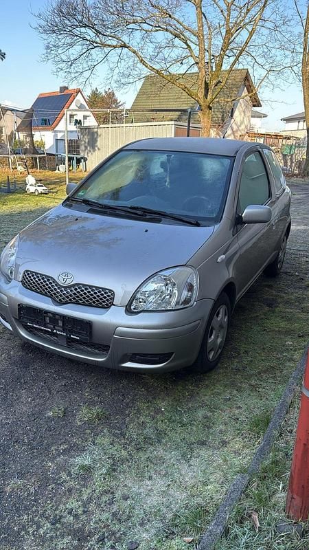 Gold Gebraucht 2003 Toyota Yaris Kleinwagen | 1.150 € (Guter Preis) - Bild 1/4