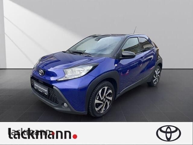 8y8)/ black mica (209) (blau Gebraucht 2022 Toyota Aygo Pulse Kleinwagen | 15.490 € (Fairer Preis) - Bild 1/2