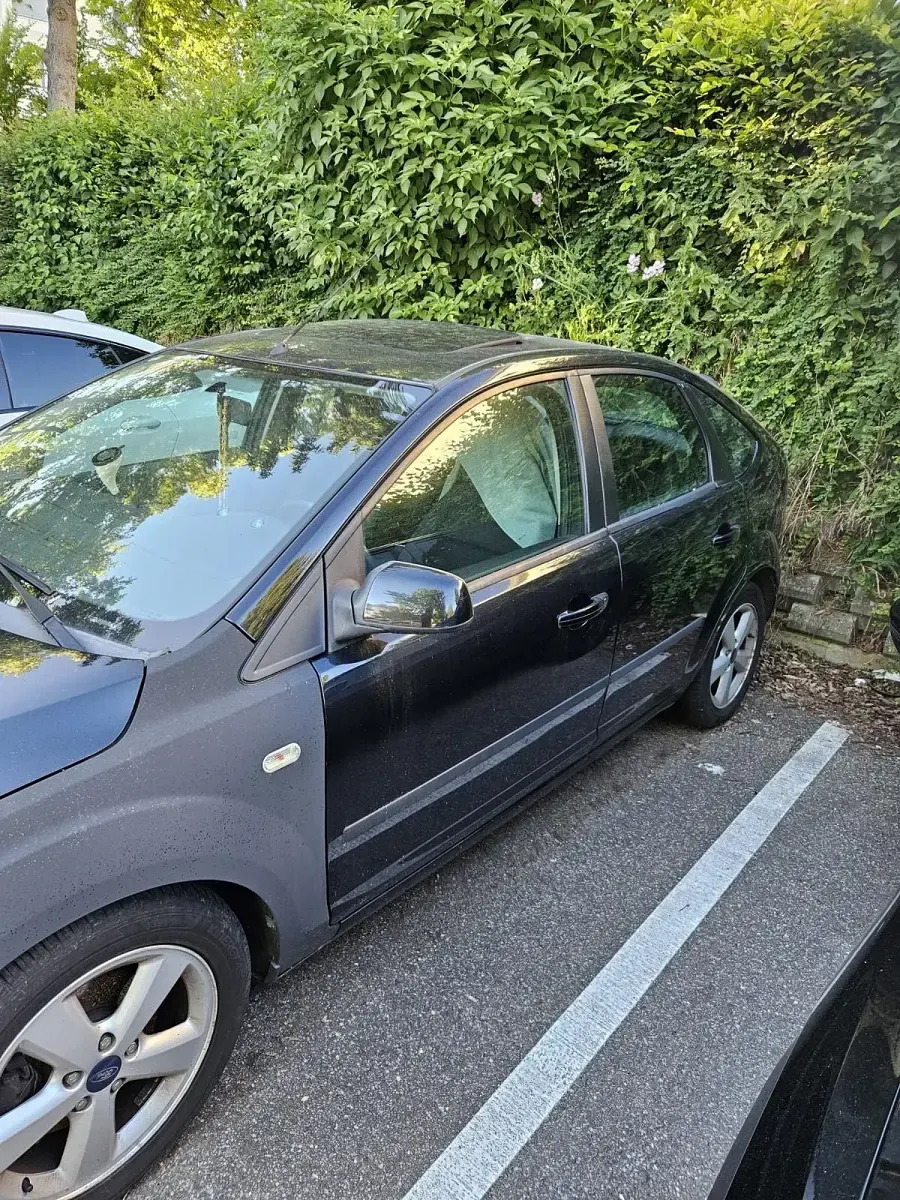 Gebraucht Ford Focus 100 PS (73 kW) 2006 Schwarz Limousine