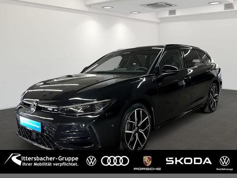 Grenadillschwarz metallic Gebraucht 2025 VW Passat R-line Kombi | 47.580 € (Teuer) - Bild 1/4