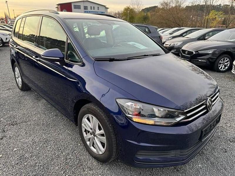 Blau Gebraucht 2021 VW Touran Comfortline Van / Kleinbus | 21.890 € (Guter Preis) - Bild 1/4