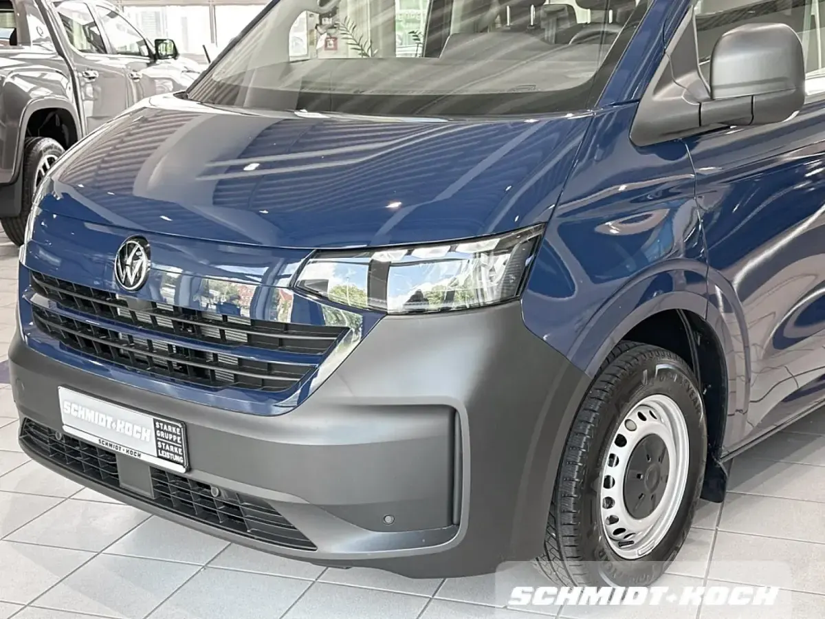 Neu VW T7 150 PS (110 kW) 2026 Indigoblau perleffekt (blau) Van