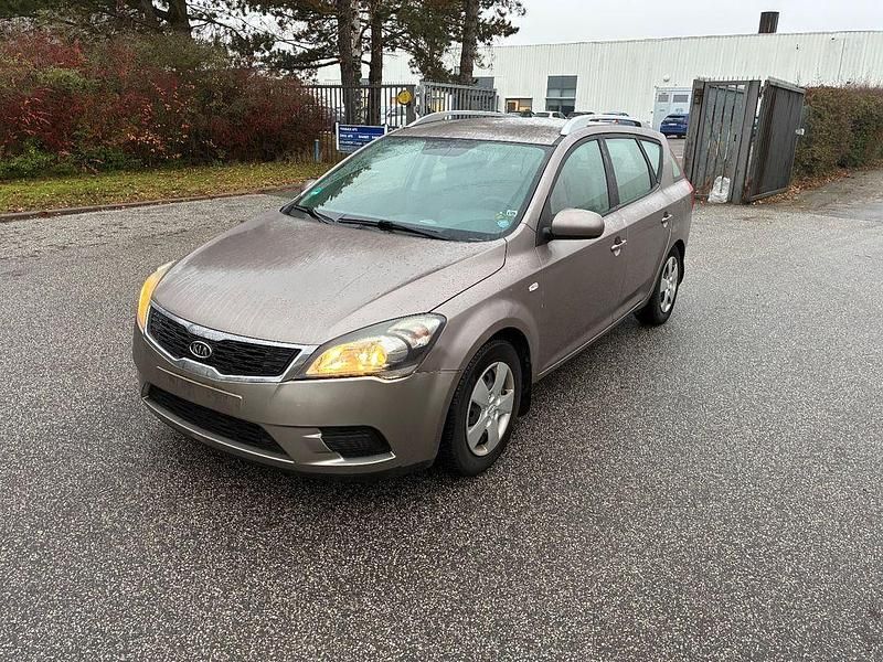 Gebraucht Kia Ceed 109 PS (80 kW) 2011 Beige Kleinwagen