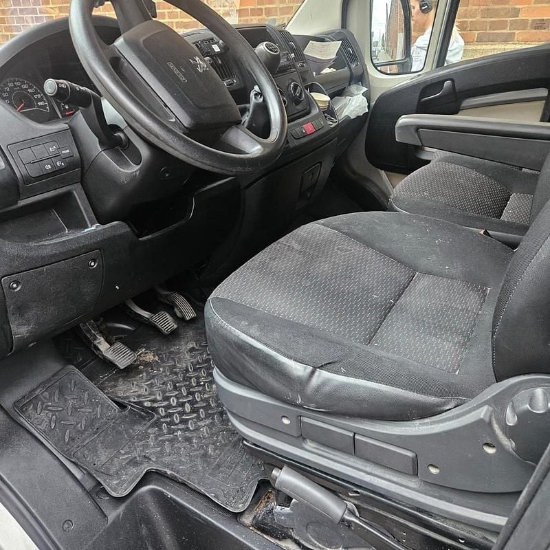 Grau Gebraucht 2015 Peugeot Boxer Van | 6.500 € - Bild 1/4