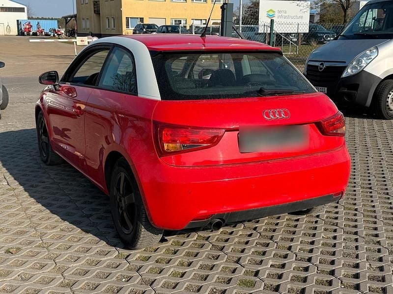 Gebraucht Audi A1 105 PS (77 kW) 2011 Rot Kleinwagen