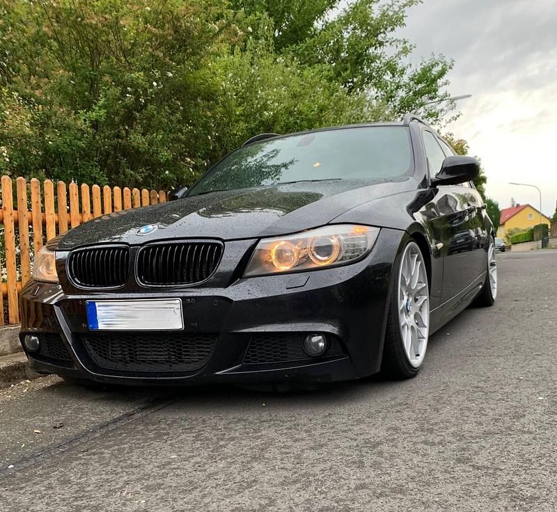 Schwarz Gebraucht 2009 BMW 325 M Sport Kombi | 11.200 € - Bild 1/4