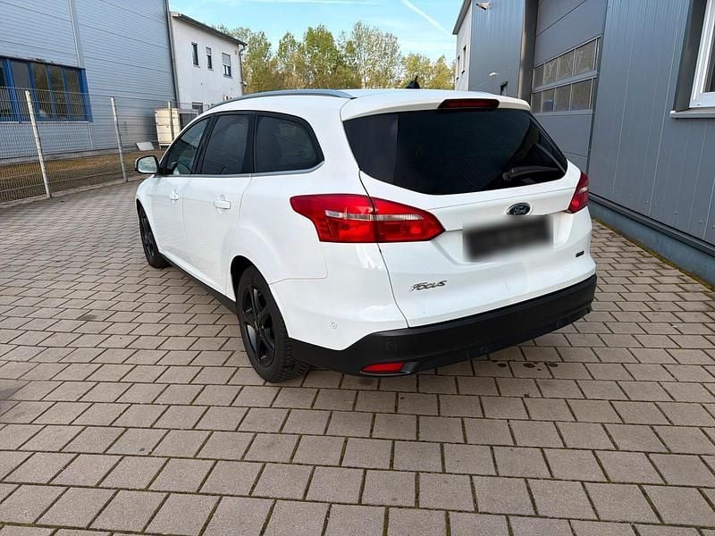 Usado Ford Focus 125 CV (91 kW) 2018 Blanco Familiar