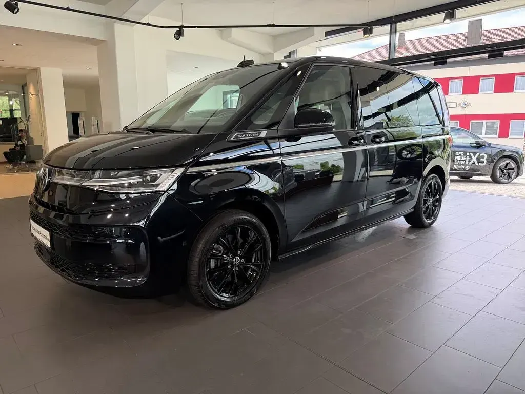 Gebraucht VW Multivan Style 150 PS (110 kW) 2025 Deep black perleffekt Van / Kleinbus