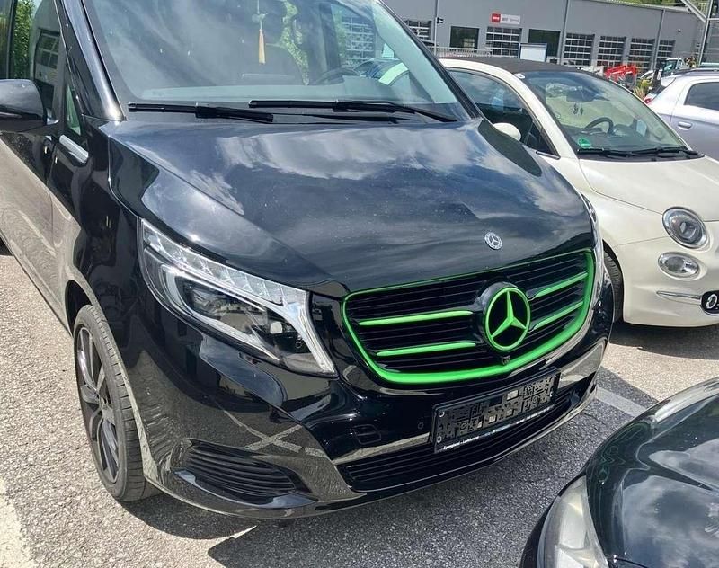 Schwarz Gebraucht 2018 Mercedes V200 Van / Kleinbus | 46.000 € (Fairer Preis) - Bild 1/4