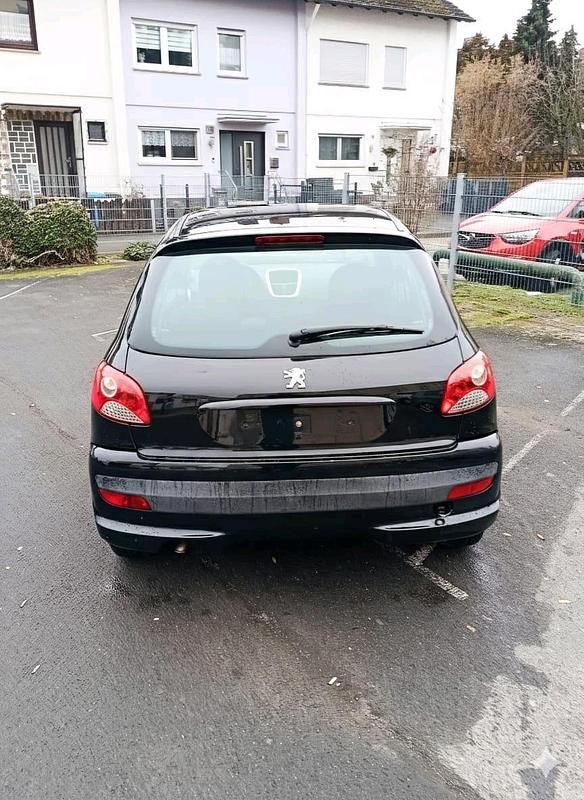 Gebraucht Peugeot 206+ 73 PS (53 kW) 2011 Schwarz Kleinwagen