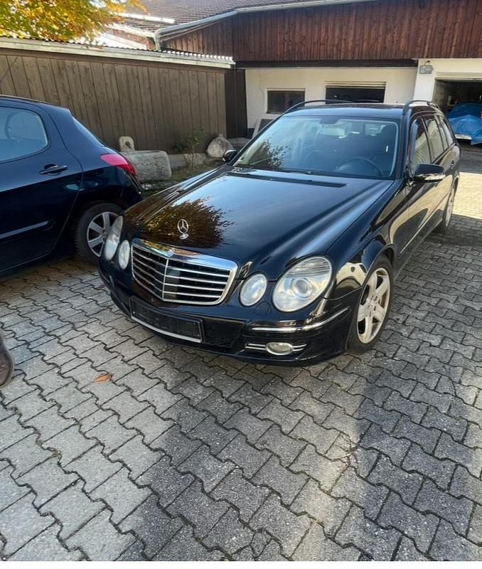 Schwarz Gebraucht 2006 Mercedes E280 Kombi | 3.999 € - Bild 1/4