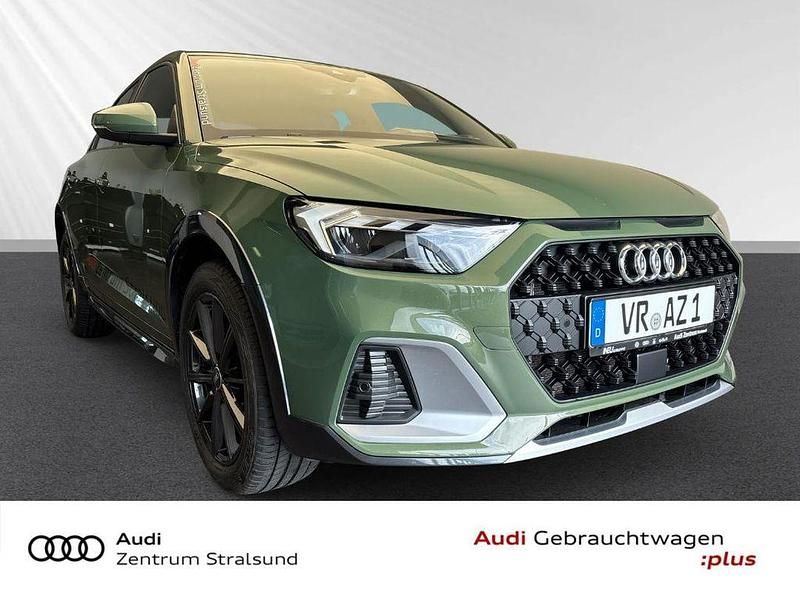 Distriktgrün metallic Gebraucht 2024 Audi A1 Advanced Kleinwagen | 28.400 € (Etwas zu teuer) - Bild 1/4