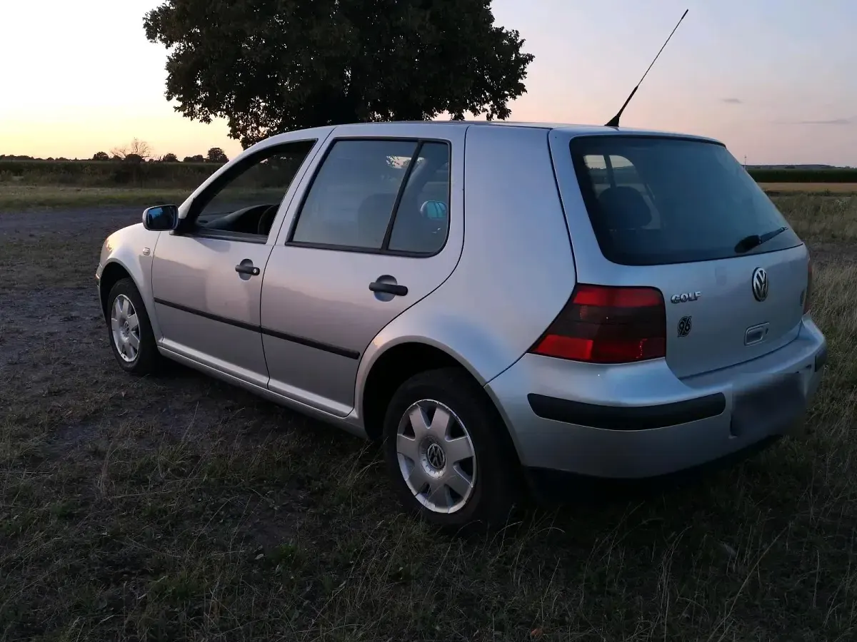 Gebraucht VW Golf IV Edition 75 PS (55 kW) 2001 Silber Kleinwagen