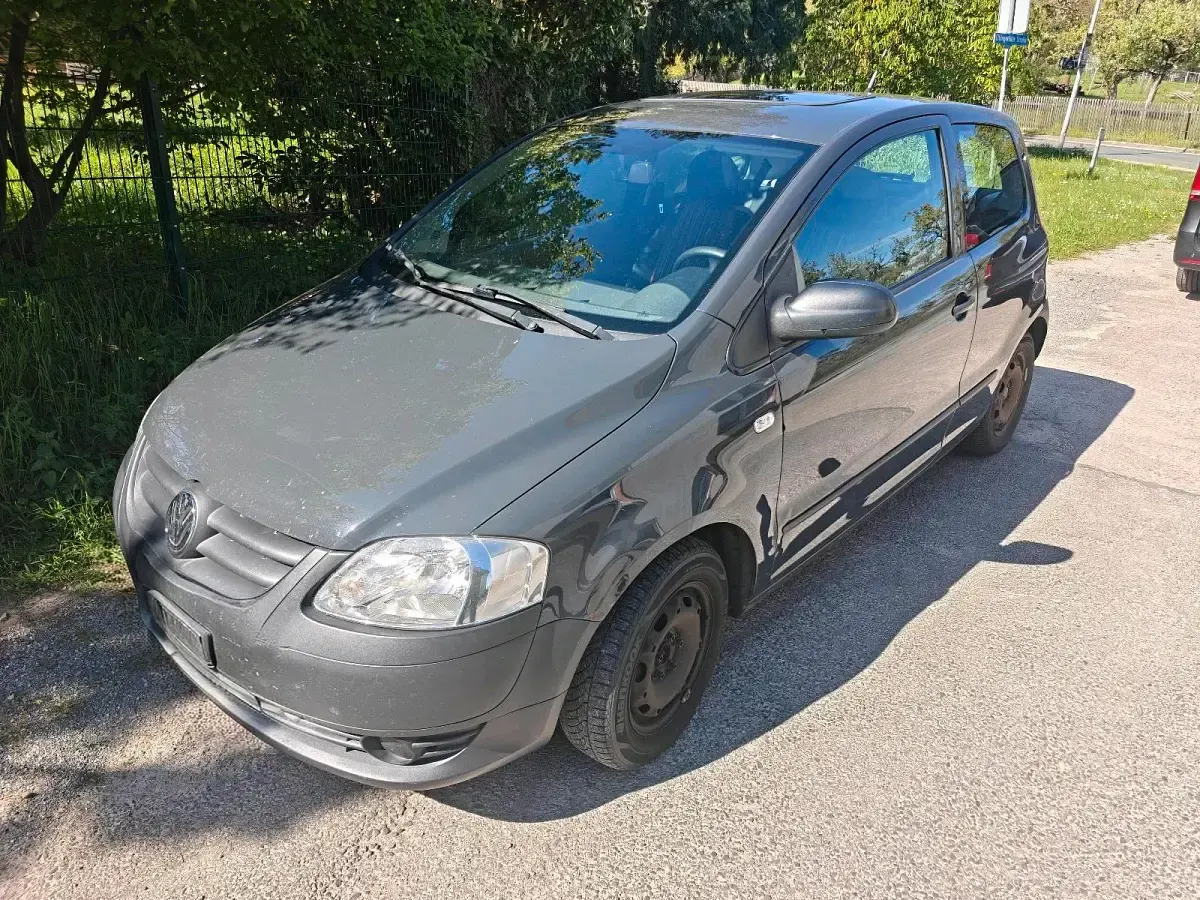 Usado VW Fox 60 HP (44 kW) 2011 Cinzento Citadino