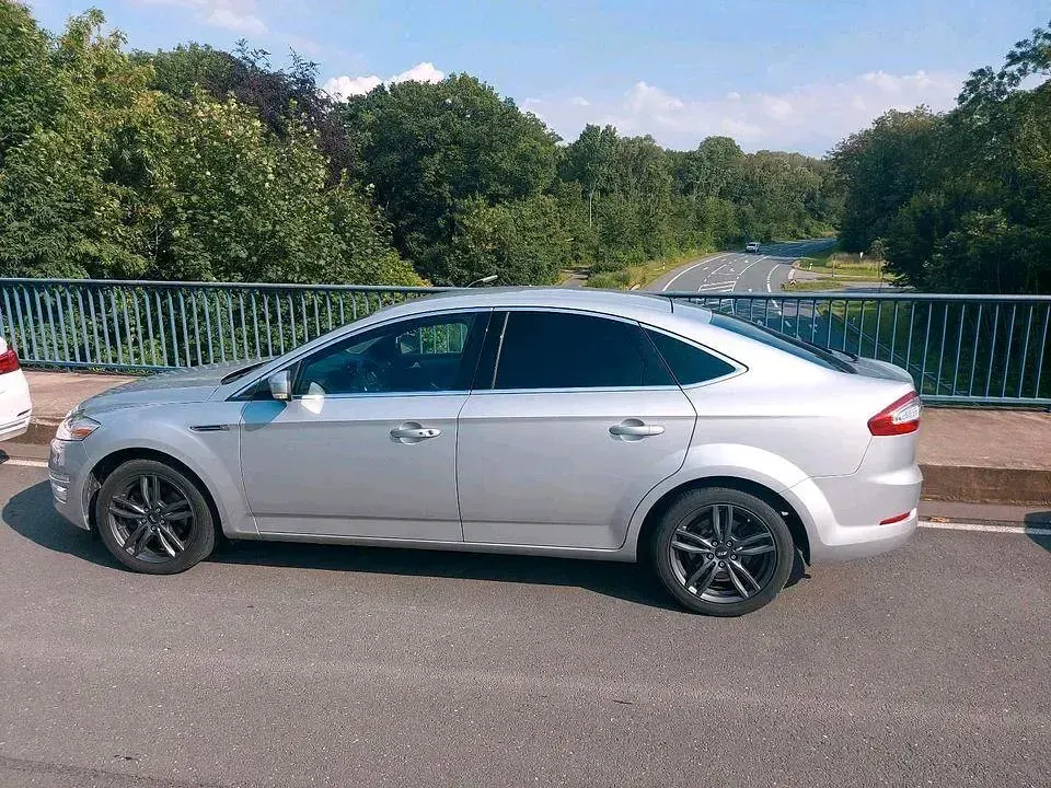 Gebraucht Ford Mondeo Titanium 163 PS (119 kW) 2014 Grau Limousine