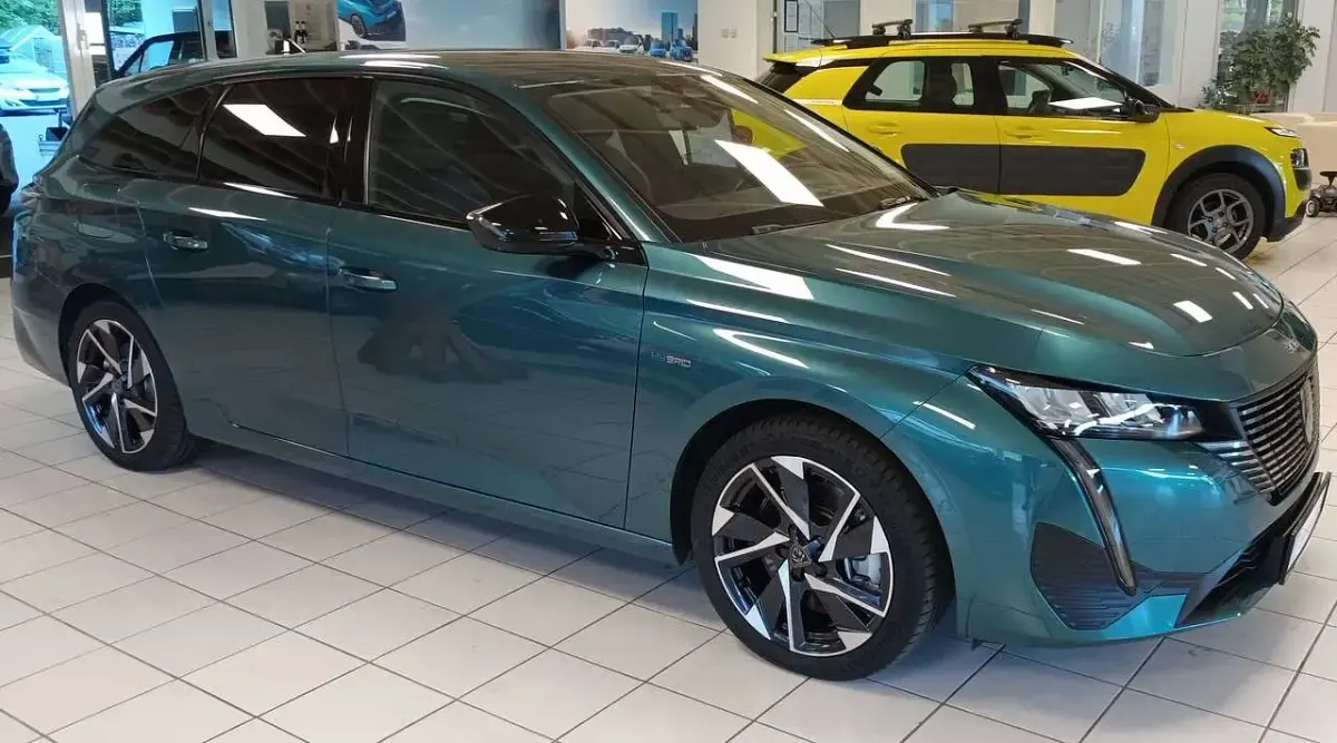 Gebraucht Peugeot 308 SW Allure 150 PS (110 kW) 2022 Avatarblau metallic Kombi