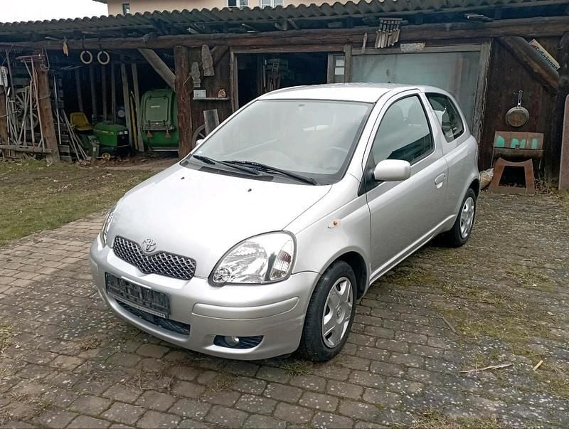 Gebraucht Toyota Yaris 64 PS (47 kW) 2005 Silber Kleinwagen
