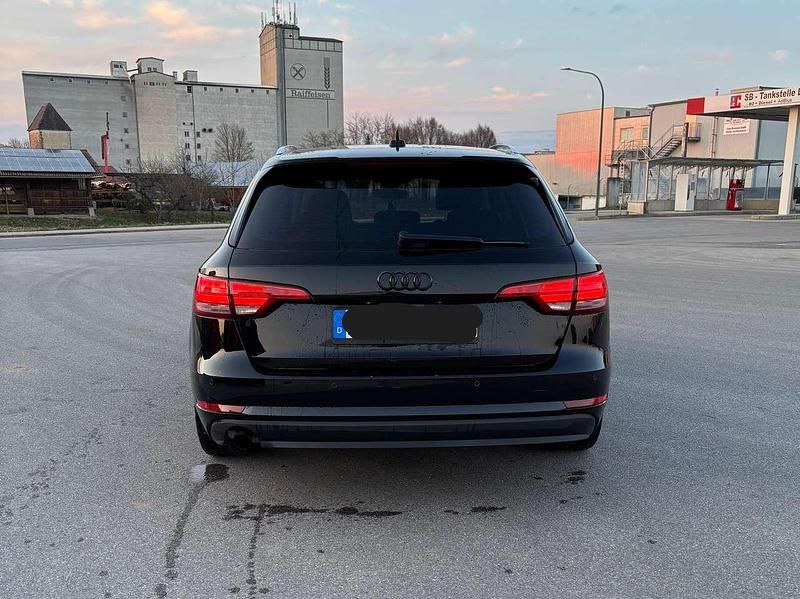 Gebraucht Audi A4 150 PS (110 kW) 2017 Schwarz Kombi