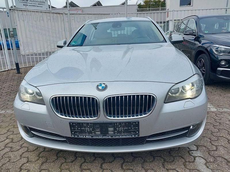 Gebraucht BMW 520 Sport Line 184 PS (135 kW) 2011 Silber Kombi
