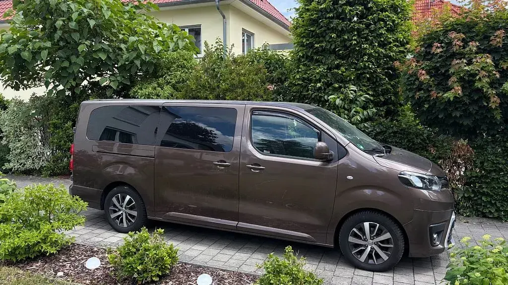 Gebraucht Toyota Proace Executive 177 PS (130 kW) 2019 Braun Van / Kleinbus
