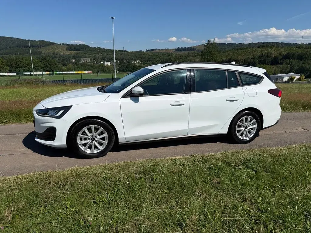 Gebraucht Ford Focus Cool & Connect 120 PS (88 kW) 2023 Weiß Limousine