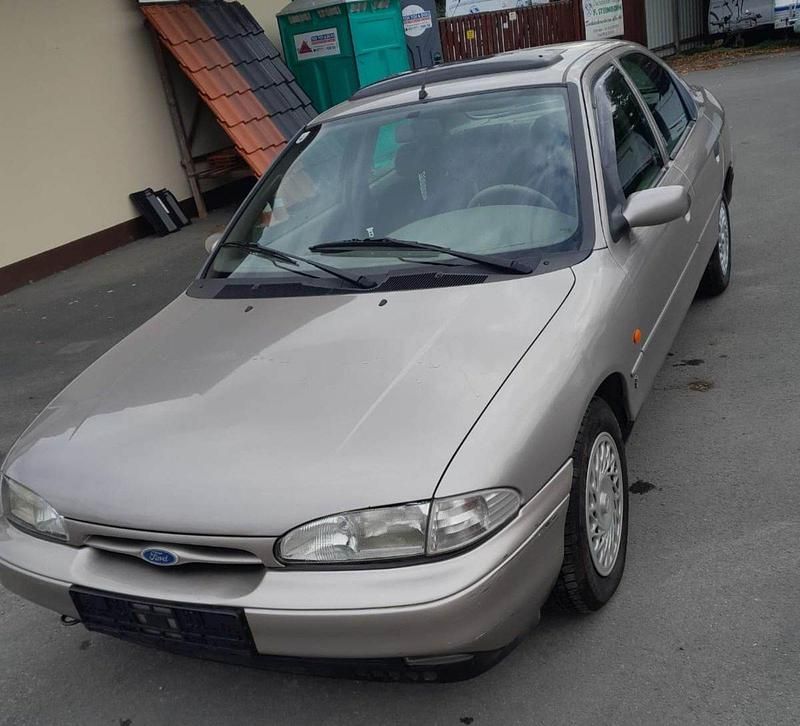 Silber Gebraucht 1993 Ford Mondeo Limousine | 1.800 € - Bild 1/4