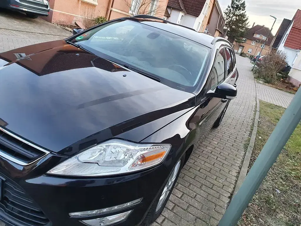 Gebraucht Ford Mondeo Trend 140 PS (102 kW) 2012 Schwarz Limousine